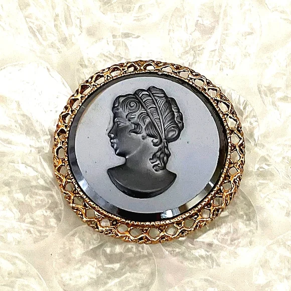 VICTORIAN STYLE VINTAGE BLACK MIRROR GLASS CAMEO BROOCH GOLD TONE FRAME - Picture 5 of 5